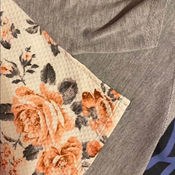 Floral tee - Picture 4 of 5